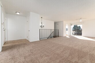 4578 W Pondview Dr in Littleton, CO - Building Photo - Building Photo