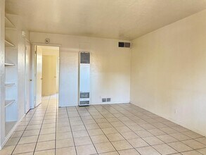 206 Princeton Dr SE in Albuquerque, NM - Building Photo - Building Photo