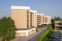 Fairways Condominium in Sylvania, OH - Foto de edificio - Building Photo