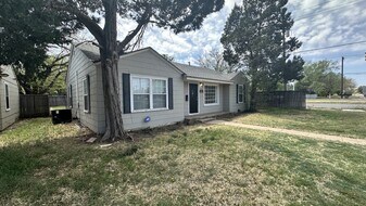 3319 26th St in Lubbock, TX - Building Photo