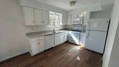 4765 Drayton Rd in Hilliard, OH - Building Photo - Building Photo