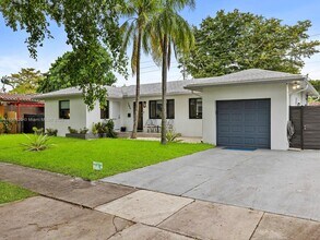 1940 Funston St in Hollywood, FL - Building Photo - Building Photo