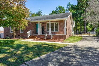 184 E 12 Oaks Rd in Raeford, NC - Building Photo - Building Photo