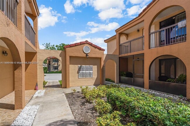 18330 Mediterranean Blvd, Unit 3-23 in Hialeah, FL - Building Photo - Building Photo