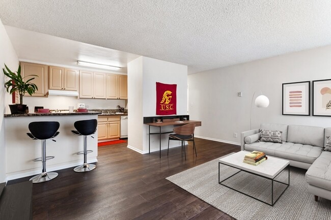 947 W 30th St, Unit 8