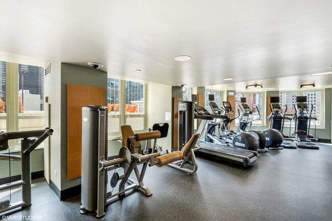 345 N La Salle Dr, Unit 4302 in Chicago, IL - Foto de edificio - Building Photo