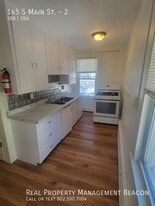 145 S Main St in Hartford, VT - Building Photo