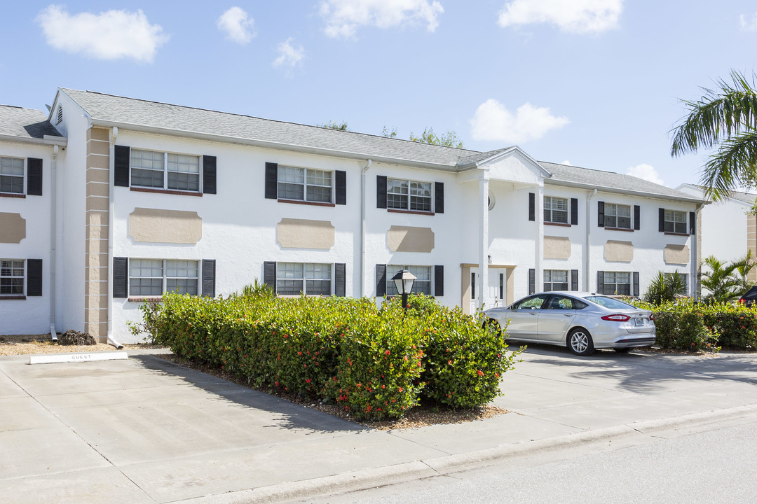 Myerlee Square in Ft. Myers, FL - Foto de edificio