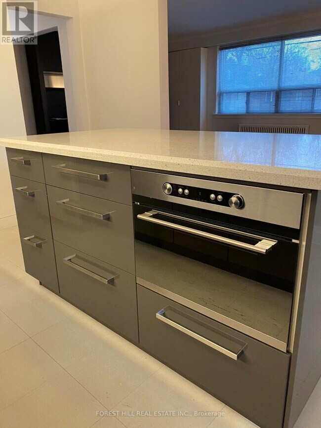 10-10 Arcadian Cir in Toronto, ON - Building Photo - Building Photo