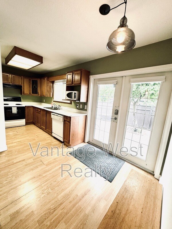 1940 Water St in Kelowna, BC - Building Photo - Building Photo