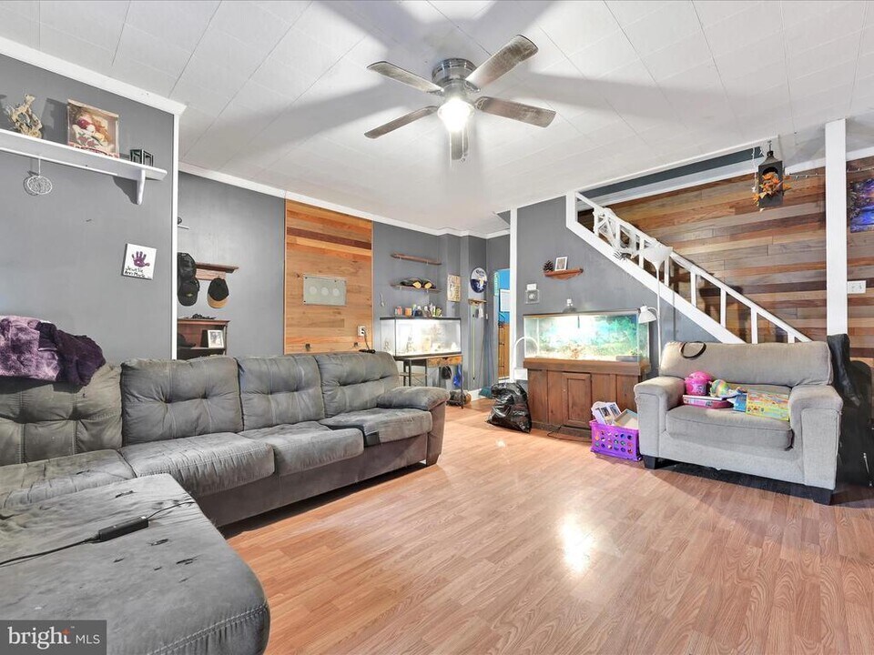 211 Lincoln Ave in Schuylkill Haven, PA - Foto de edificio