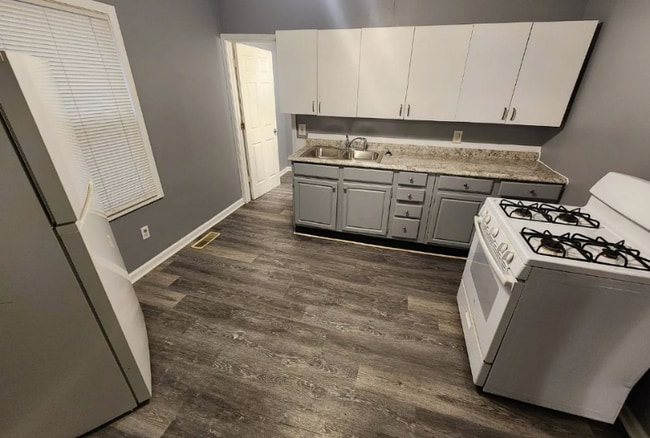 15786 Mandalay Ave in Cleveland, OH - Foto de edificio - Building Photo