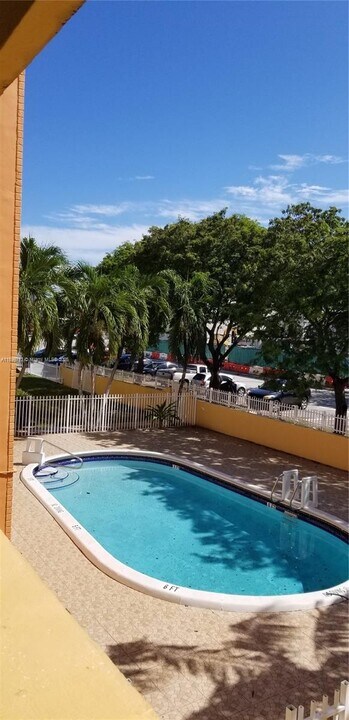 1851 NE 168th St in North Miami Beach, FL - Building Photo