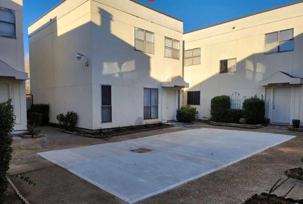 11049 Albury Dr in Houston, TX - Building Photo