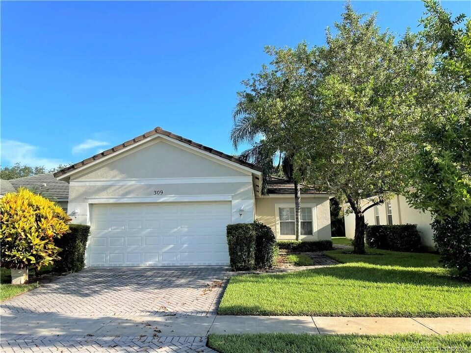 309 Perdido Key St in Port St. Lucie, FL - Building Photo