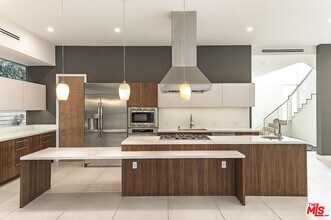 16540 Moorpark St in Los Angeles, CA - Building Photo - Building Photo