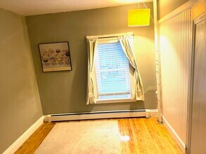 198 S Main St, Unit Upstairs Apt B in Northfield, VT - Building Photo - Building Photo
