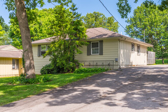 Hickory Village in Springfield, MO - Foto de edificio - Building Photo