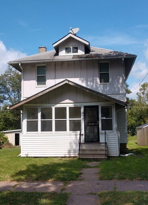 239 15th Ave in East Moline, IL - Building Photo