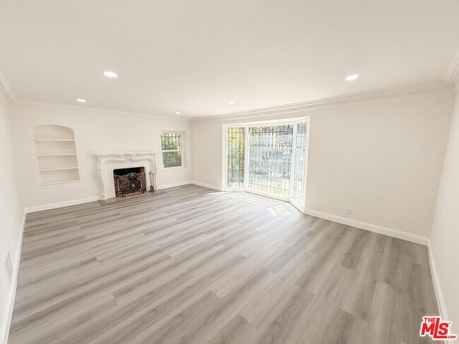 property at 115 N Clark Dr