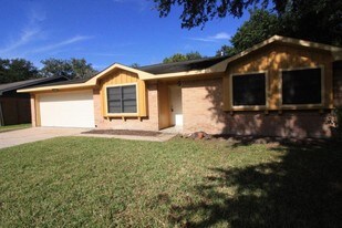 5830 Effingham Dr in Houston, TX - Building Photo