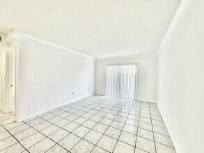 4275 NW S Tamiami Canal Dr in Miami, FL - Building Photo - Building Photo