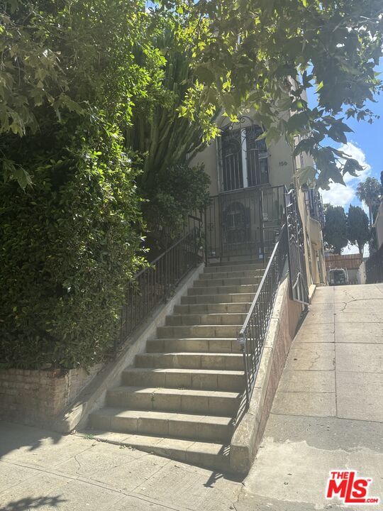 property at 156 N Kenmore Ave
