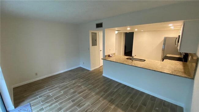 5269 SW 40th Ave in Davie, FL - Building Photo - Building Photo