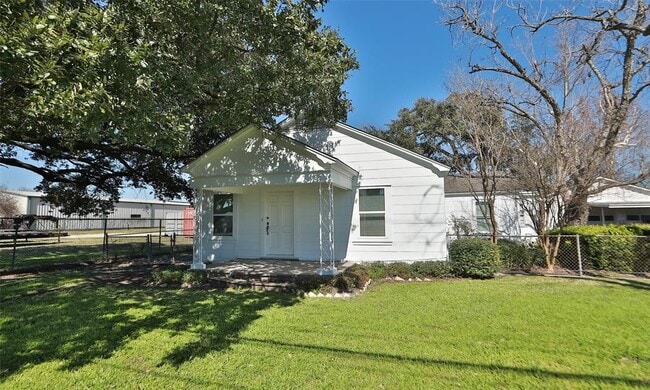 property at 14742 Hempstead Rd