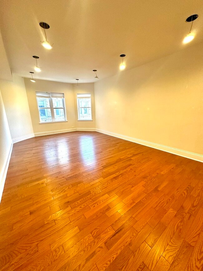 1145 W Lunt Ave, Unit 1149-3 in Chicago, IL - Building Photo - Building Photo