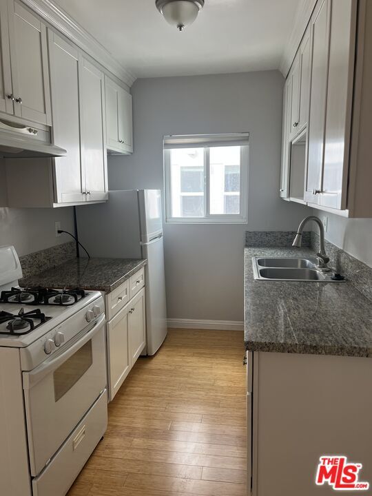 233 N Park View St in Los Angeles, CA - Building Photo - Building Photo