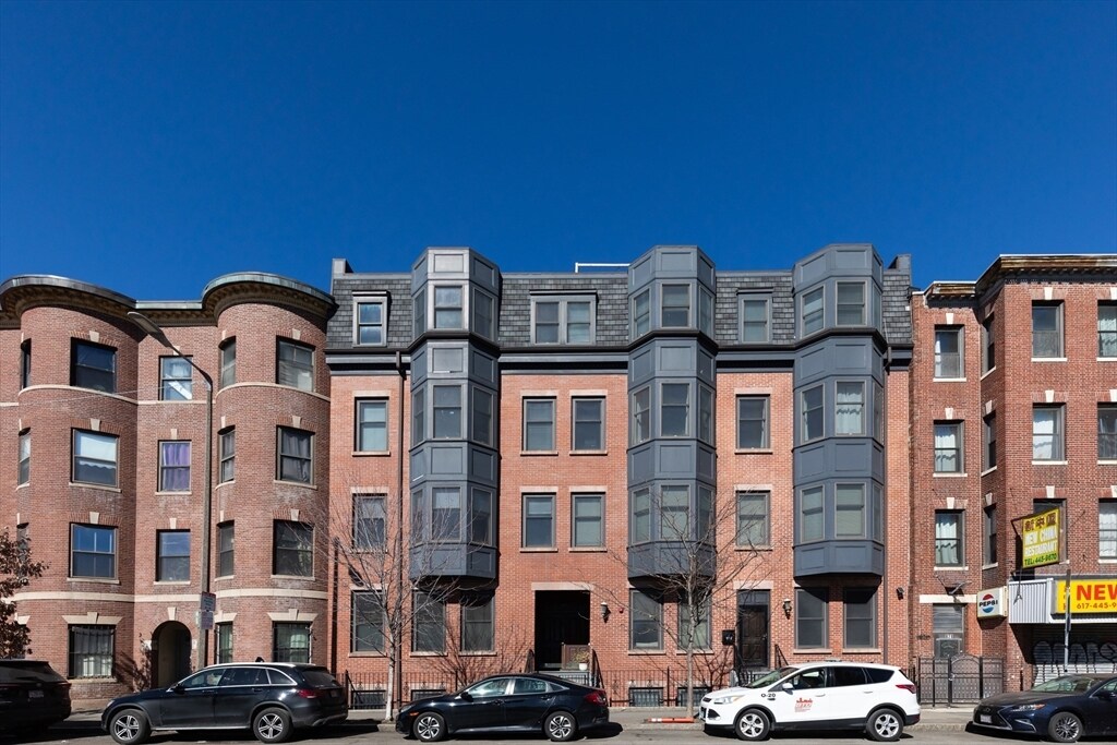 877 Harrison Ave in Boston, MA - Building Photo
