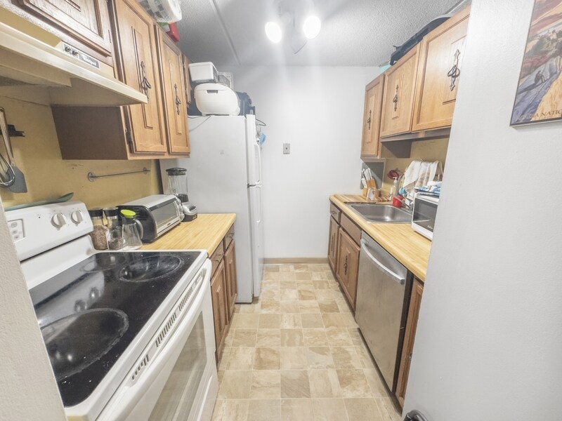 12-16 Ellery St in Cambridge, MA - Building Photo