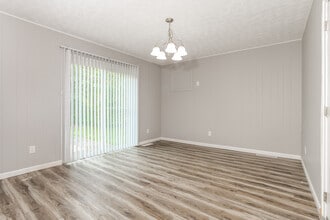 803 Crowden Dr in Cincinnati, OH - Building Photo - Building Photo