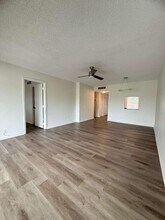 6300 NW 62nd St in Tamarac, FL - Foto de edificio - Building Photo