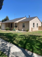 2158 Albury Ave in Long Beach, CA - Foto de edificio - Building Photo
