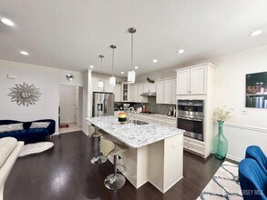 39 Periwinkle Dr in Monroe Township, NJ - Building Photo - Building Photo