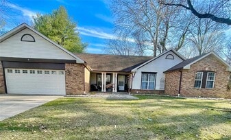 1057 Edgewood Dr in O'Fallon, IL - Building Photo