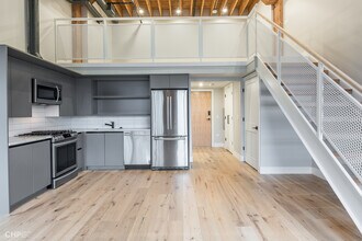 729 N Sangamon St, Unit 408 in Chicago, IL - Building Photo - Building Photo