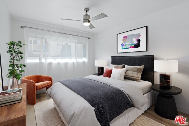6640 Woodman Ave-Unit -2 in Los Angeles, CA - Building Photo - Building Photo