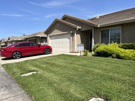 1029 Courtyard Dr in Yuba City, CA - Building Photo