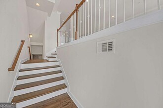 860 Stonehill Ln in Atlanta, GA - Building Photo - Building Photo