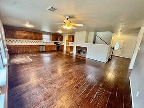 5506 Taylan Ln, Unit 2 in Rosenberg, TX - Foto de edificio - Building Photo