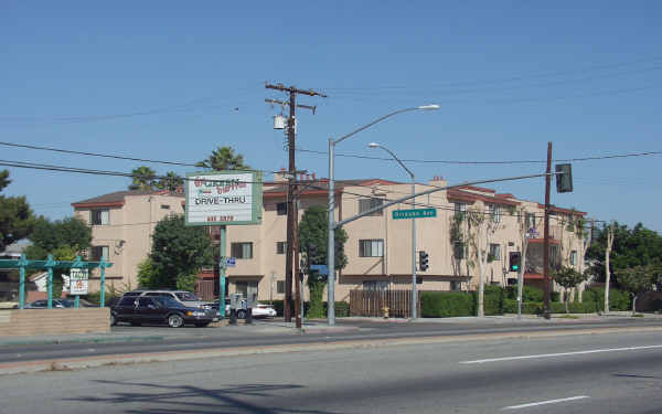 3001 E Artesia Blvd in Long Beach, CA - Building Photo