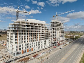 2001 Bovaird Dr W in Brampton, ON - Building Photo - Building Photo