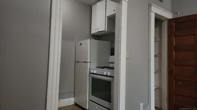 218 West St in Bristol, CT - Building Photo - Building Photo