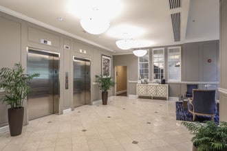 Cortland Alexandria in Alexandria, VA - Foto de edificio - Interior Photo