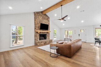 550 N College St in Auburn, AL - Building Photo - Building Photo