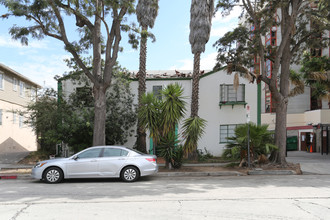 488 Landfair Ave in Los Angeles, CA - Building Photo - Building Photo