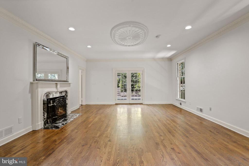 4925 Weaver Terrace NW in Washington, DC - Building Photo